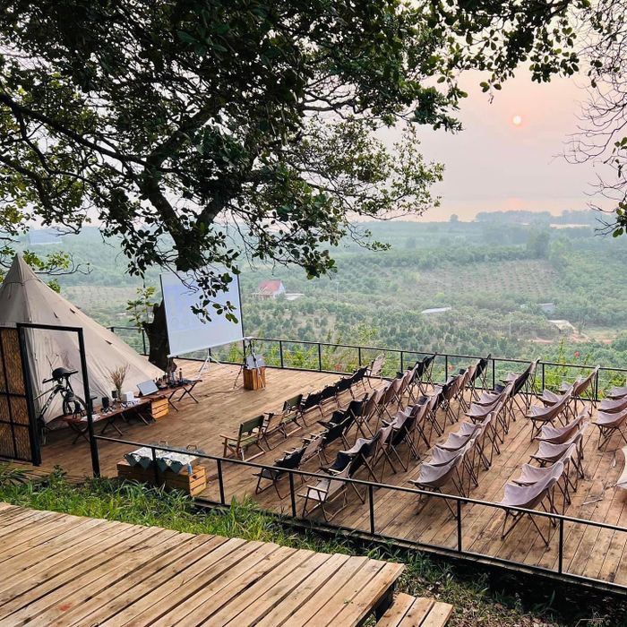 Trải nghiệm glamping đẳng cấp với view hồ Trị An tuyệt đẹp