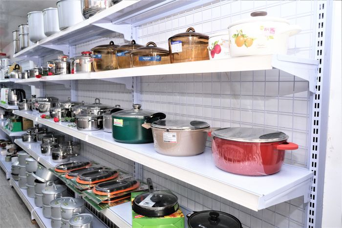 Không gian mua sắm tiện nghi tại Emily Mart