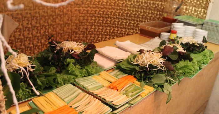 Quán Rôm - Nghệ thuật bánh tráng cuốn thịt heo đỉnh cao