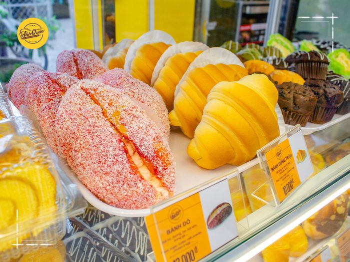 Hình ảnh ấn tượng về không gian tiệm bánh Anh Quân