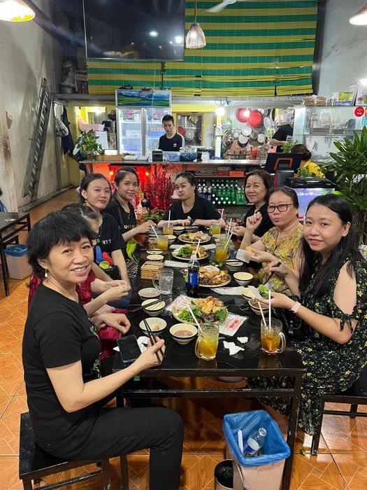 Không gian ấm cúng và món ngon đậm đà tại Hương Việt