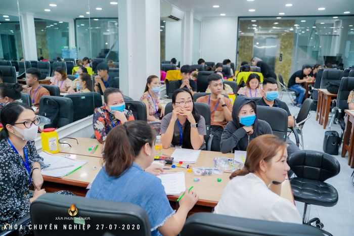 Hình ảnh đào tạo tại Học viện Xăm phun Thiên Kim