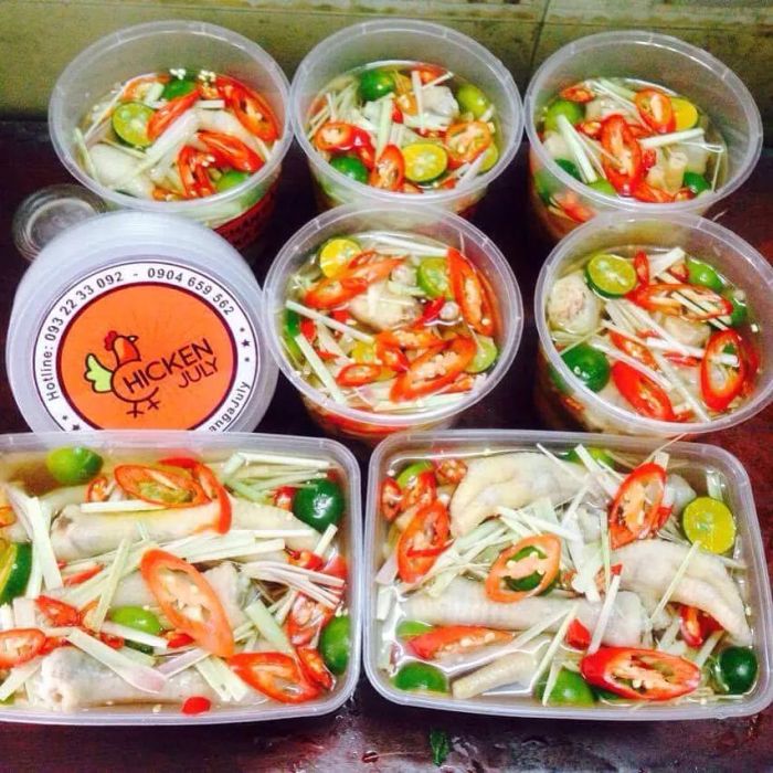 Hình ảnh những món chân gà đa dạng được trình bày bắt mắt tại July