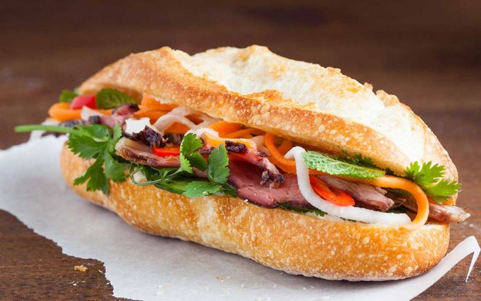 Không gian bình dân tại tiệm bánh mì Trung Lương