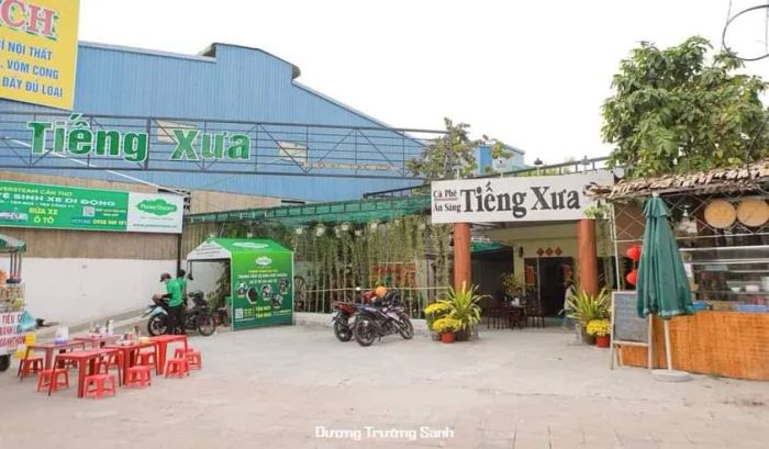 Góc thư giãn bên hồ cá Koi độc đáo - Ảnh 2