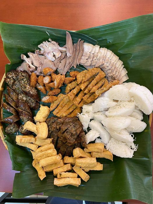 Những mẹt bún đậu bắt mắt tại Mr.TÍ