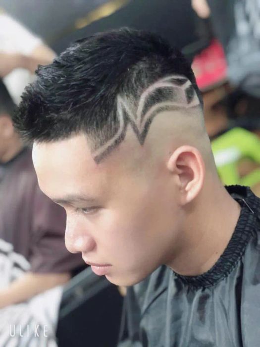 Phong cách phục vụ chuyên nghiệp tại Hùng Barber Shop (Ảnh 3)