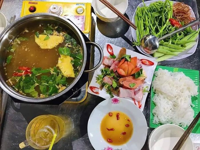 Món cá đuối xối mỡ vàng ươm hấp dẫn - Ảnh 2
