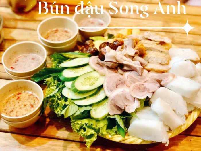 Không gian ấm cúng tại Bún Đậu Mắm Tôm Song Anh