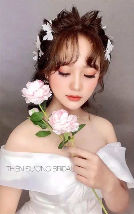 Huệ Makeup - Nét đẹp trong veo của cô dâu hiện đại