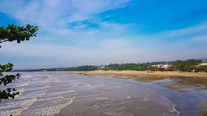 Khoảnh khắc hoàng hôn lãng mạn tại Biển Hồ