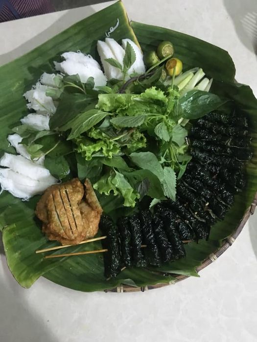 Hình ảnh chân thực món bún đậu mắm tôm đặc sản tại quán Cô Út