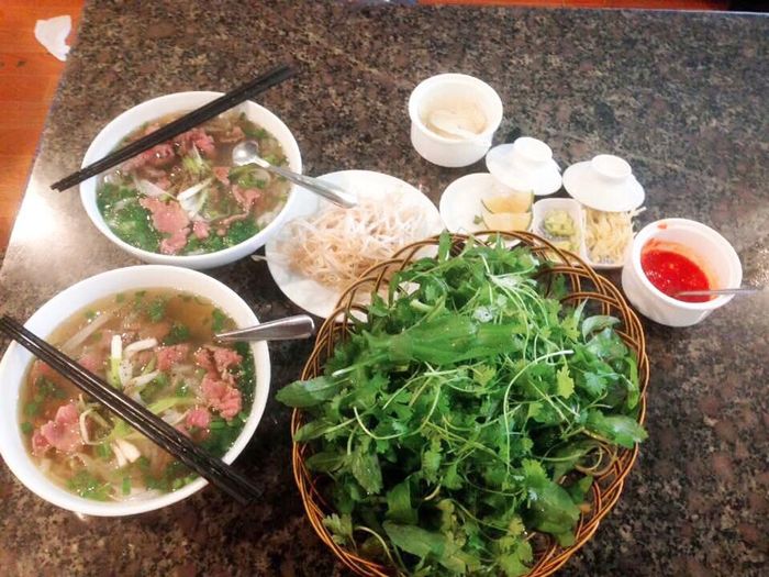 Nghệ thuật trình bày món phở bê đặc biệt