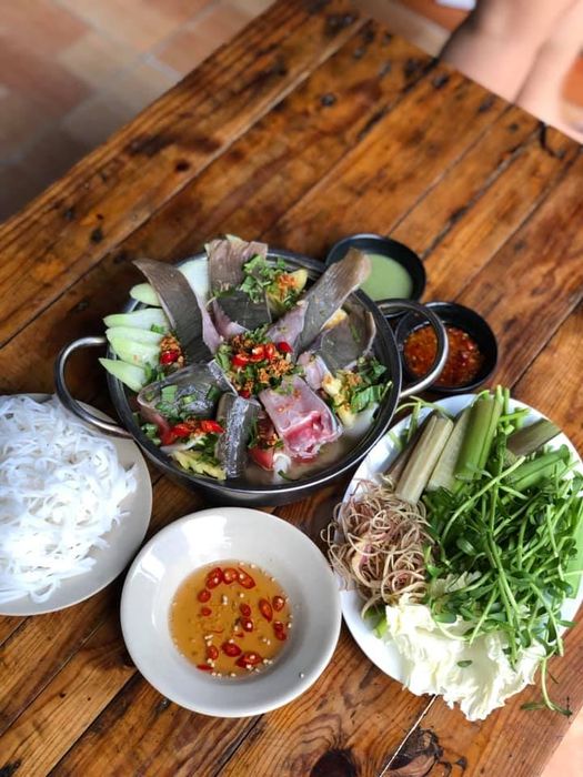 Không gian ấm cúng tại Lẩu Cá ZaKa - Ảnh 1