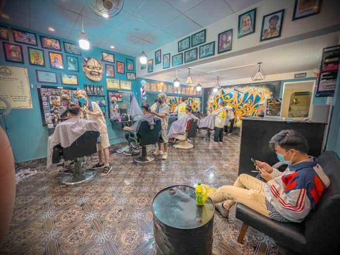 Không gian sang trọng đậm chất quý ông tại RÒM BarberShop