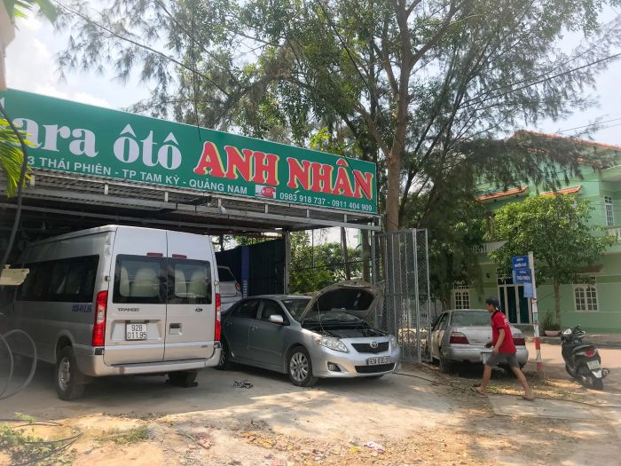 Không gian làm việc chuyên nghiệp tại Gara Ô Tô Anh Nhân