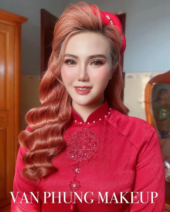 Khoảnh khắc tỏa sáng cùng Vân Phụng Makeup