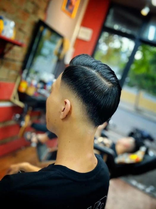 Phong cách phục vụ chuyên nghiệp tại KHU ĐÀN ÔNG Barber Shop (Ảnh 3)
