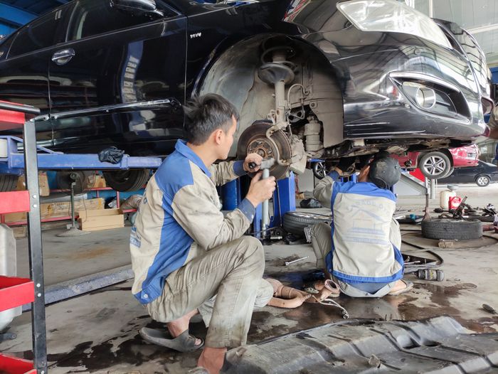 Bộ sưu tập hình ảnh dịch vụ chuyên nghiệp tại Gara Hoàng Gia Phát