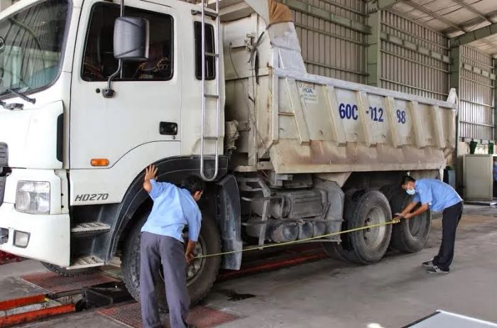 Hình ảnh đội ngũ kỹ thuật viên chuyên nghiệp tại Gara Ô Tô Thắng