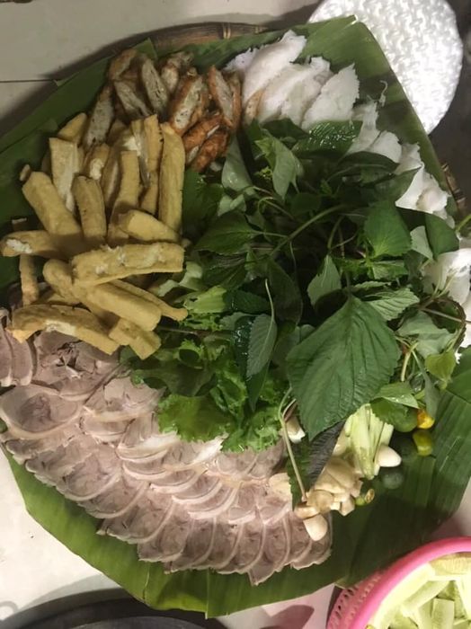 Không gian ấm cúng và món ăn hấp dẫn tại Bún Đậu Mắm Tôm Cô Út