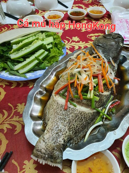 Hình ảnh 2 – Phương Tiến: Bàn tiệc chỉnh chu, phong cách thanh lịch
