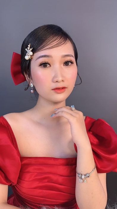 Make up Oanh Tran Ảnh 3 - Phong cách trang điểm thanh lịch, hiện đại