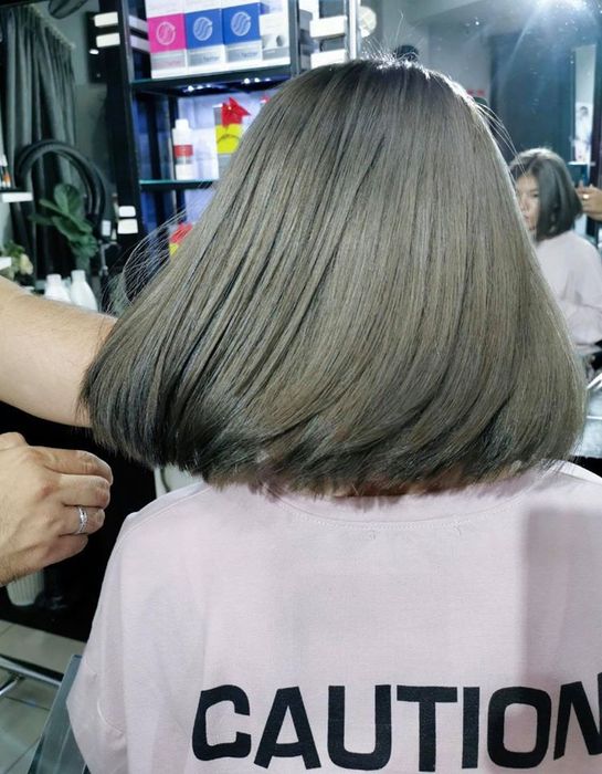 Hình ảnh đội ngũ stylist chuyên nghiệp đang làm việc tại Beauty Salon Anh Tú
