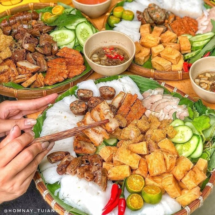 Những mẹt bún đậu đầy màu sắc tại DANBAM