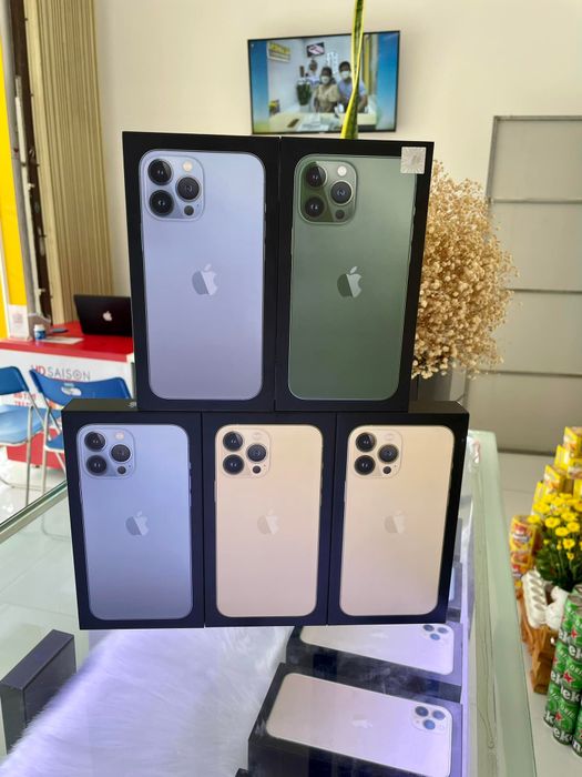 Khoảnh khắc tư vấn chuyên nghiệp tại Nguyên Mobile