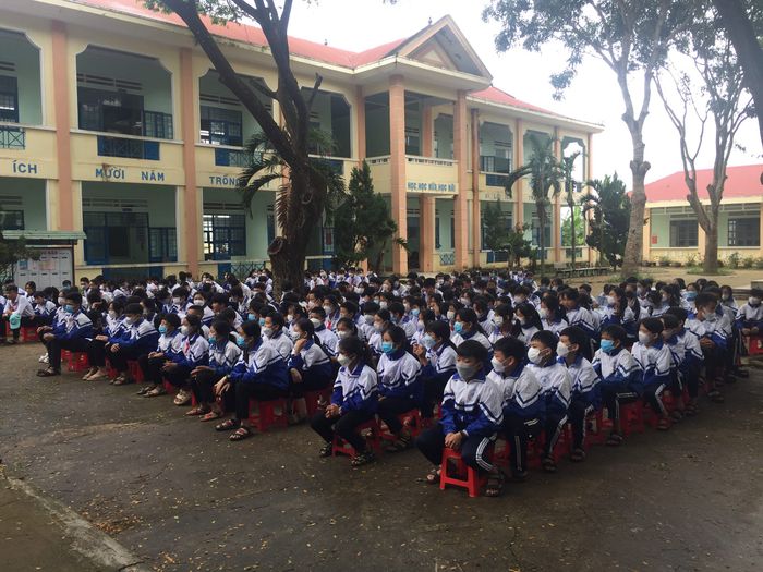 Hình ảnh ấn tượng về Trường THCS Nguyễn Du - cơ sở vật chất hiện đại với những phòng học chức năng được trang bị đầy đủ, tạo môi trường học tập lý tưởng