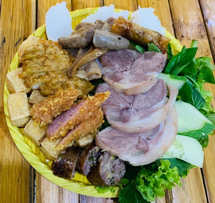 Mẹt bún đậu thơm ngon đậm chất Bắc tại Song Anh