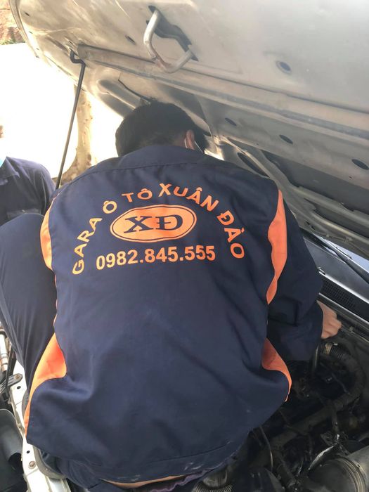 Hình ảnh thực tế tại Gara Ô Tô Xuân Đào - Không gian làm việc tiêu chuẩn