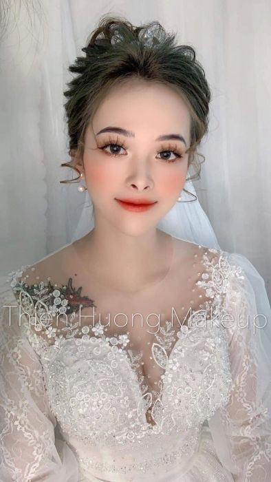 Áo cưới Thiên Hương - Khoảnh khắc lãng mạn được ghi lại trong ảnh 1