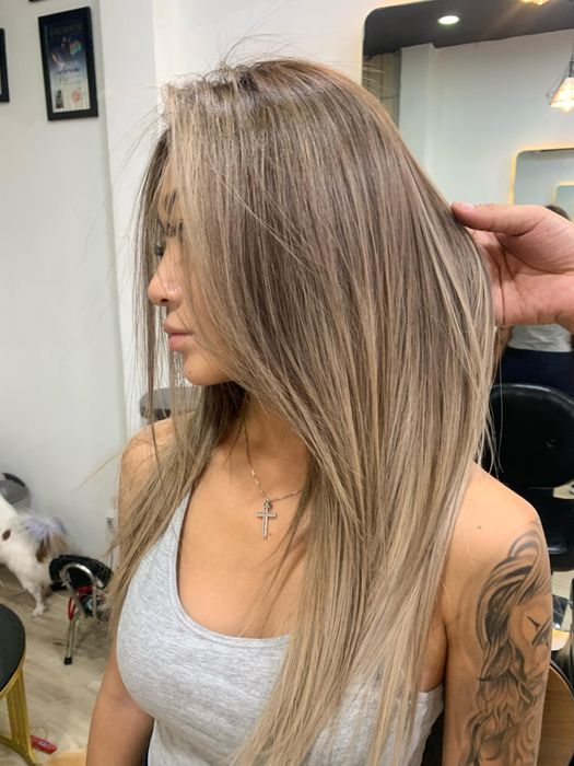 Hình ảnh thực tế về phong cách làm việc chuyên nghiệp tại Hairsalon DoTuan