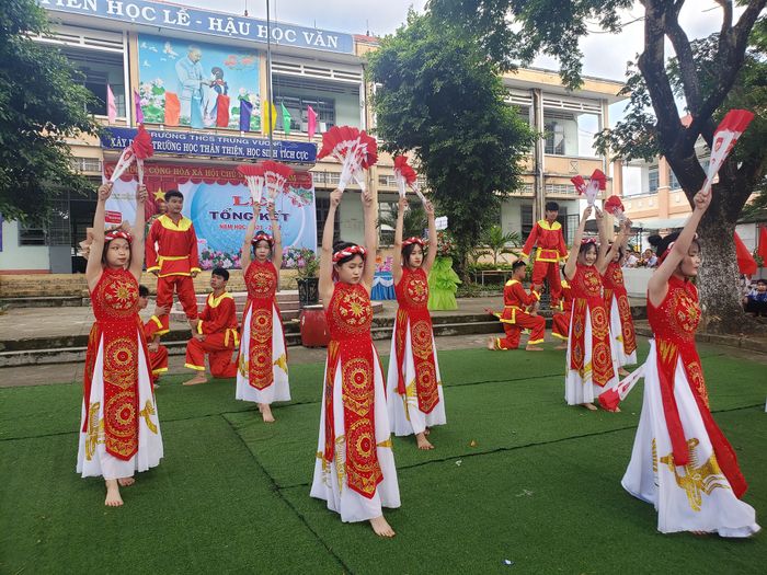 Góc nhìn mới về Trường THCS Trưng Vương qua ảnh 2 - môi trường giáo dục thân thiện, nơi ươm mầm những tài năng trẻ cho quê hương đất nước.