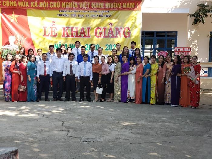 Hình ảnh Trường Tiểu học và THCS Đỗ Trạc - góc nhìn chân thực về không gian học tập đầy cảm hứng.