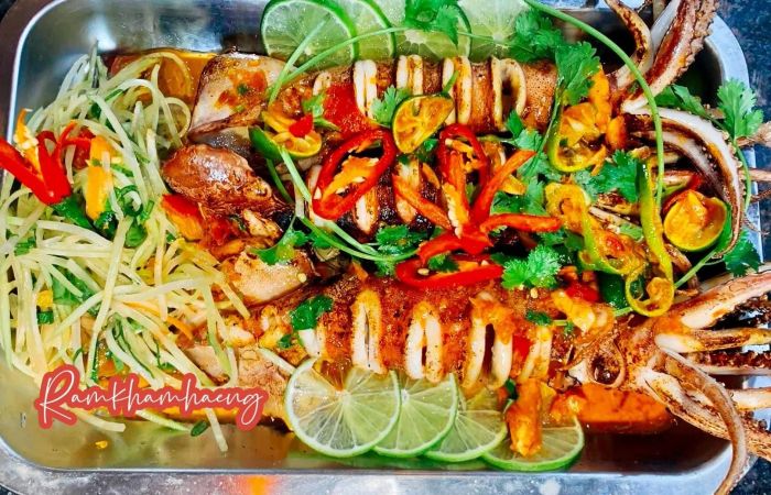 Không gian đường phố Thái Lan tại Ramkhamhaeng