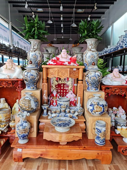 Bộ sưu tập đồ thờ men ngọc lục bảo tại Gốm Bát Tràng Dĩ An - Ảnh 3