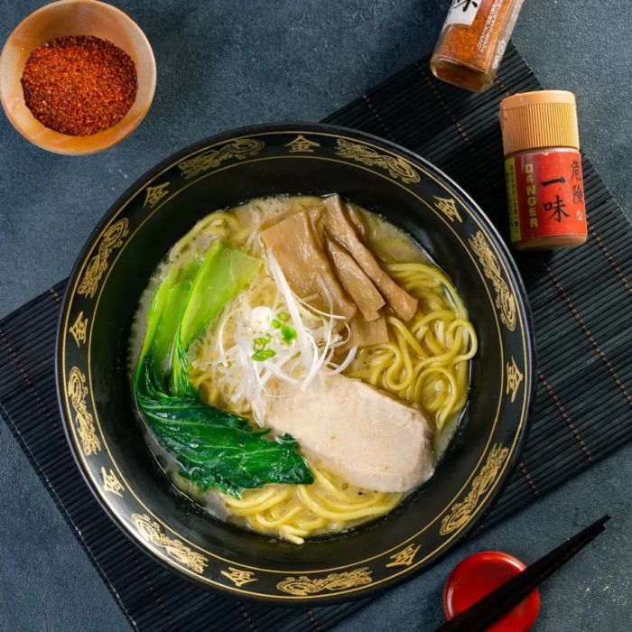 Tô ramen vàng ươm hấp dẫn tại Yukichi Ramen