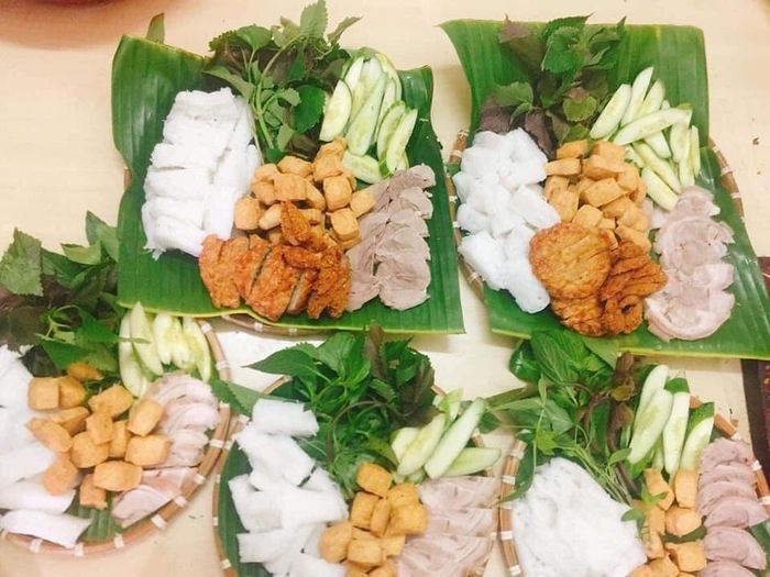 Những mẹt bún đậu đầy màu sắc tại Hà Nội Phố