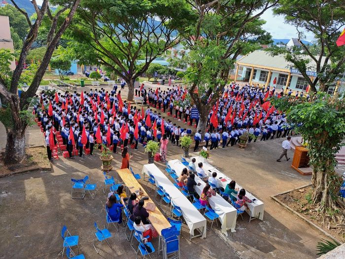 Hình ảnh ấn tượng về Trường THCS Trưng Vương - không gian học tập hiện đại với cơ sở vật chất khang trang, đáp ứng nhu cầu giáo dục chất lượng cao.