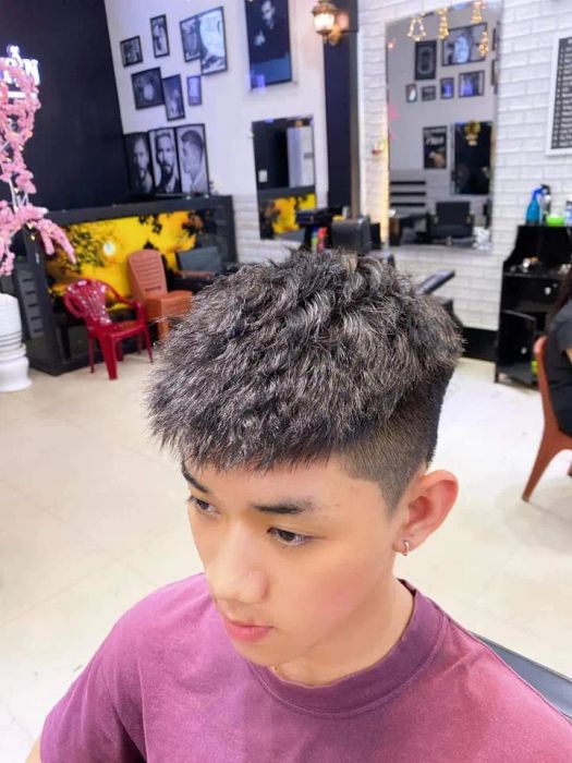 Không gian sang trọng tại Cắt Tóc Nam Hùng Nguyễn (Ảnh 3)