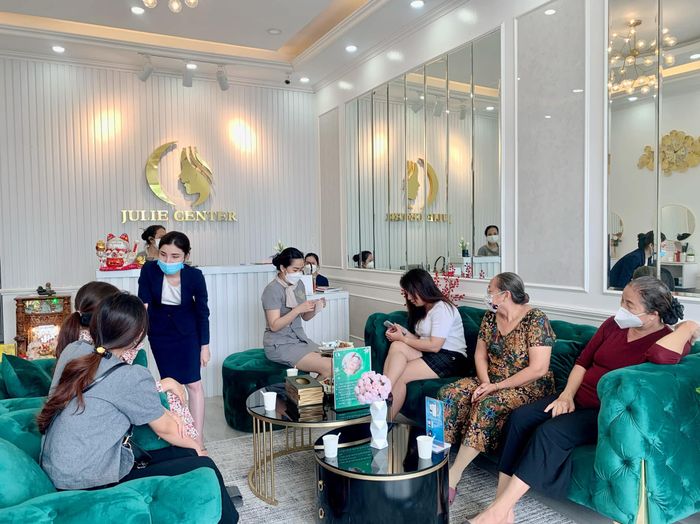 Không gian sang trọng và hiện đại tại Thẩm Mỹ Viện Julie Beauty Center