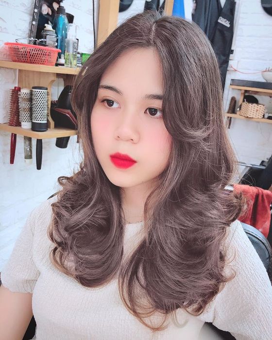 Không gian hiện đại và sang trọng tại Hair Salon Hoàng Mạnh