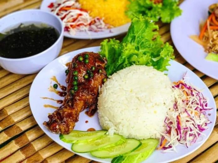 Tài Ký Food - Cơm Gà Sốt Thái & Cơm Ếch Singapore - Ảnh 2