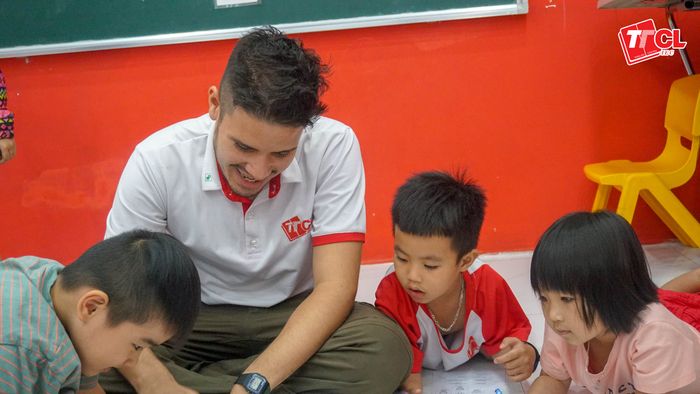 Hình ảnh lớp học tiêu chuẩn quốc tế tại Anh Ngữ Quốc Tế TTCL