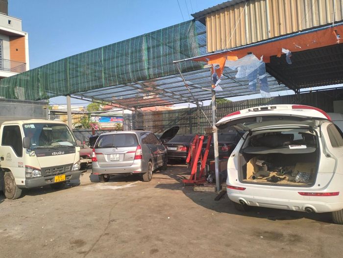 Garage Thuận Phát Euro Auto - Không gian làm việc đạt chuẩn (Ảnh 1)