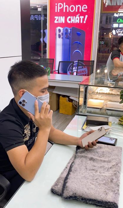 Không gian trưng bày sang trọng tại Trung Dũng Apple