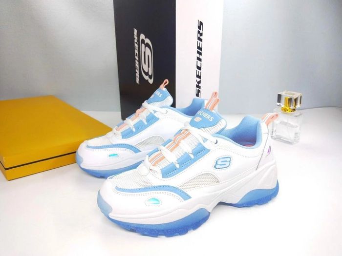 LẠ SNEAKERS ảnh 1